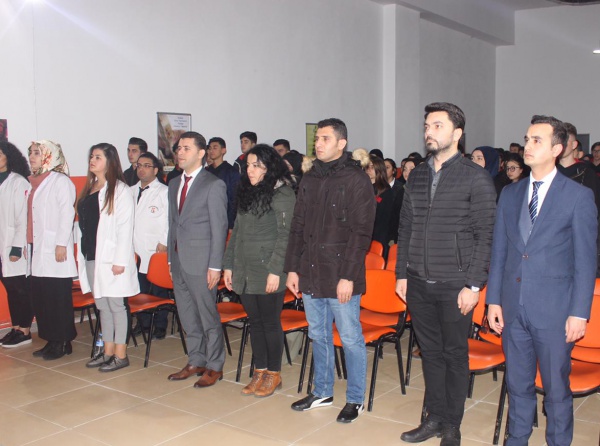 Arnavutköy Özel Kariyerim Okulları 18 Mart Çanakkale Zaferi anma programı tiyatro etkinliği.